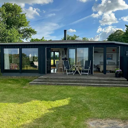 Charming Little Summer House Right By The Water * Nyborg