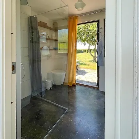 Hébergement de vacances Charming Little Summer House Right By The Water Nyborg